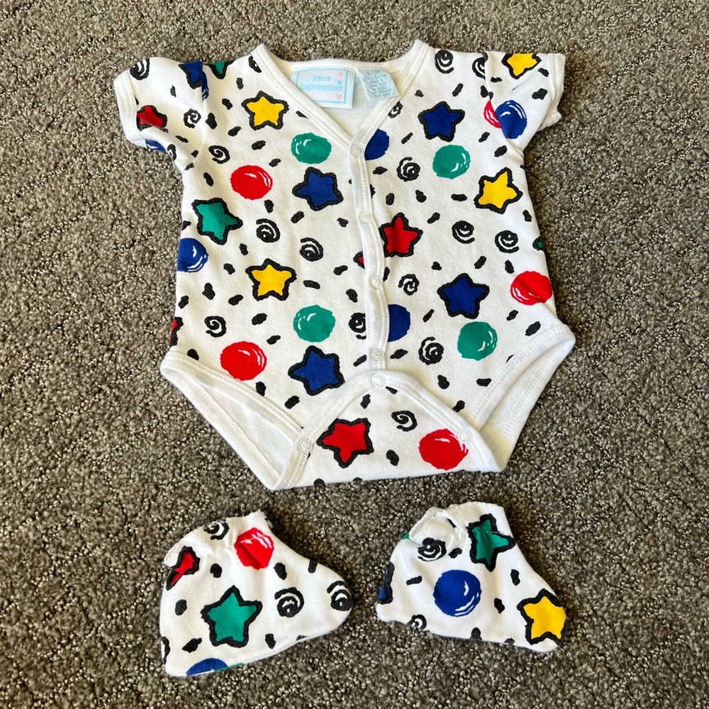 Vintage First Impressions Baby Bodysuit With Mittens Retro 6-9 Mths 100% Cotton